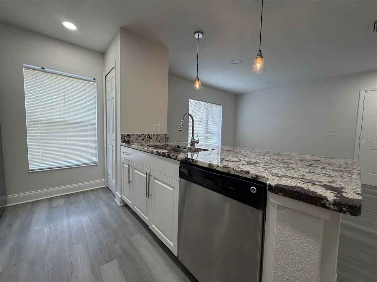 4105 Waterside Island Ct - Photo 5 of 18