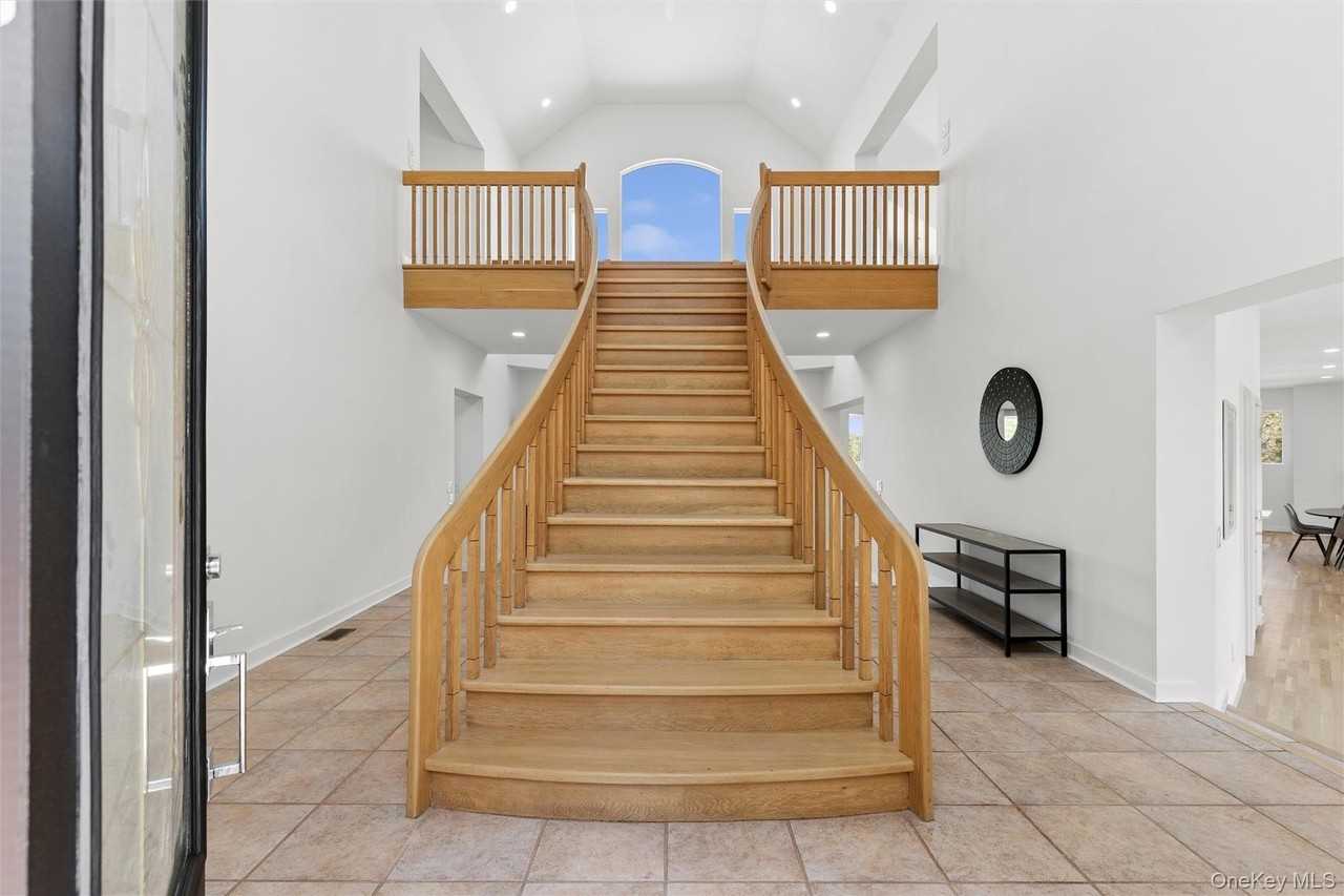 83 Prospect Hill Ln - Photo 3 of 49