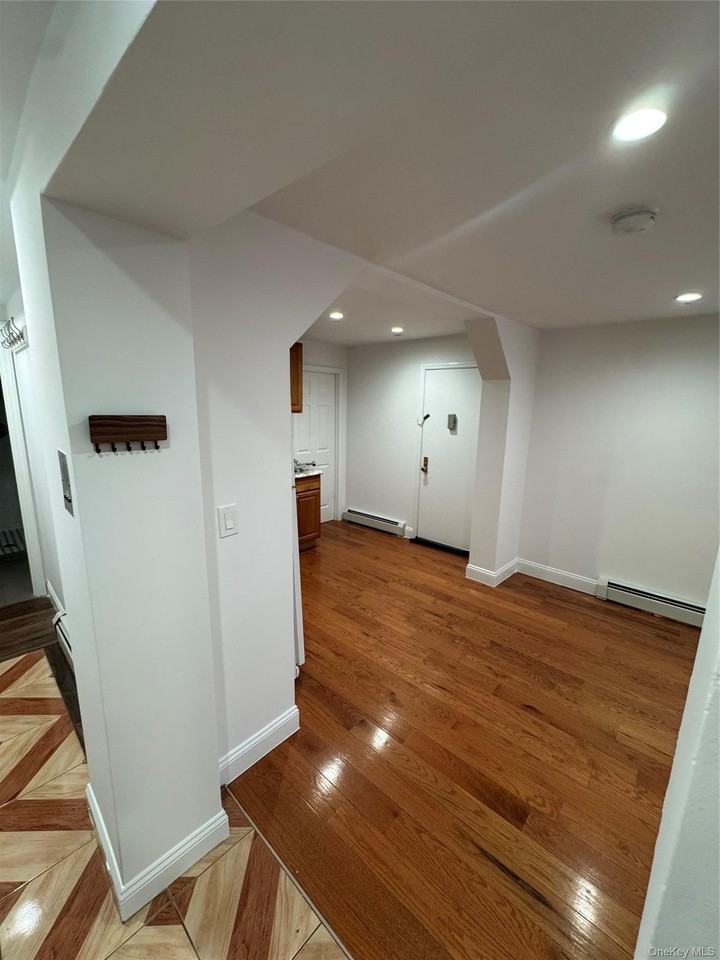 2031 Tomlinson Ave #1R - Photo 3 of 14