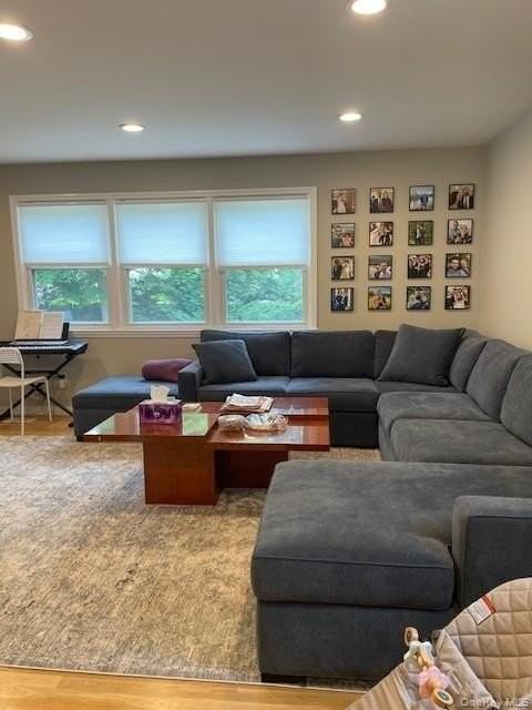 7 Appletree Ln - Photo 3 of 11
