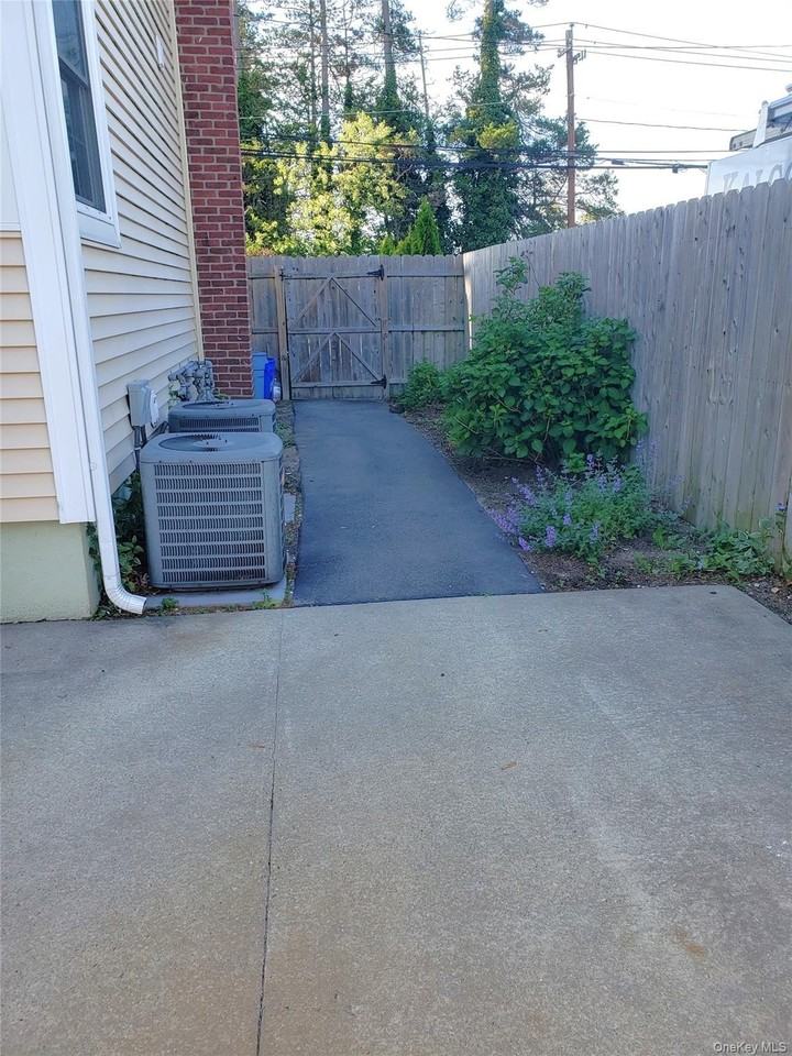 478 Old Farmingdale Rd #B - Photo 6 of 21