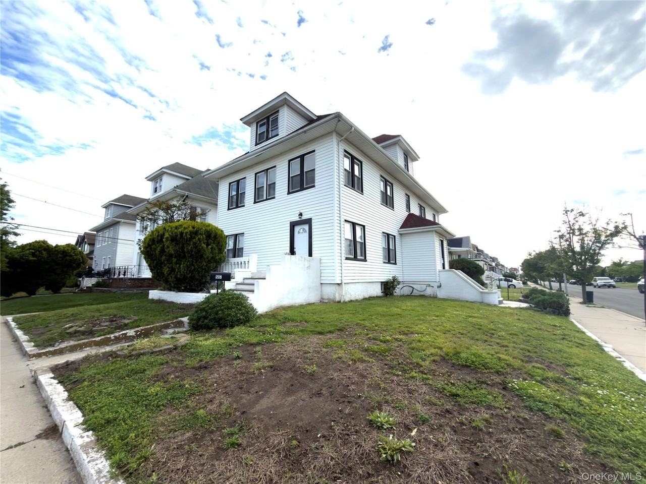 302 W Hudson St - Photo 3 of 22