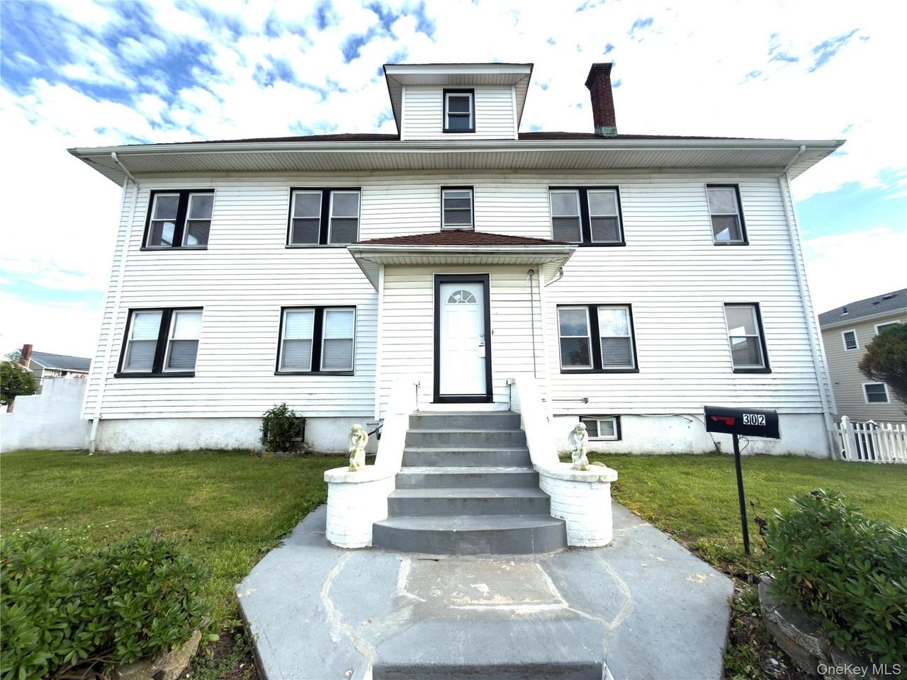 302 W Hudson St - Photo 4 of 22