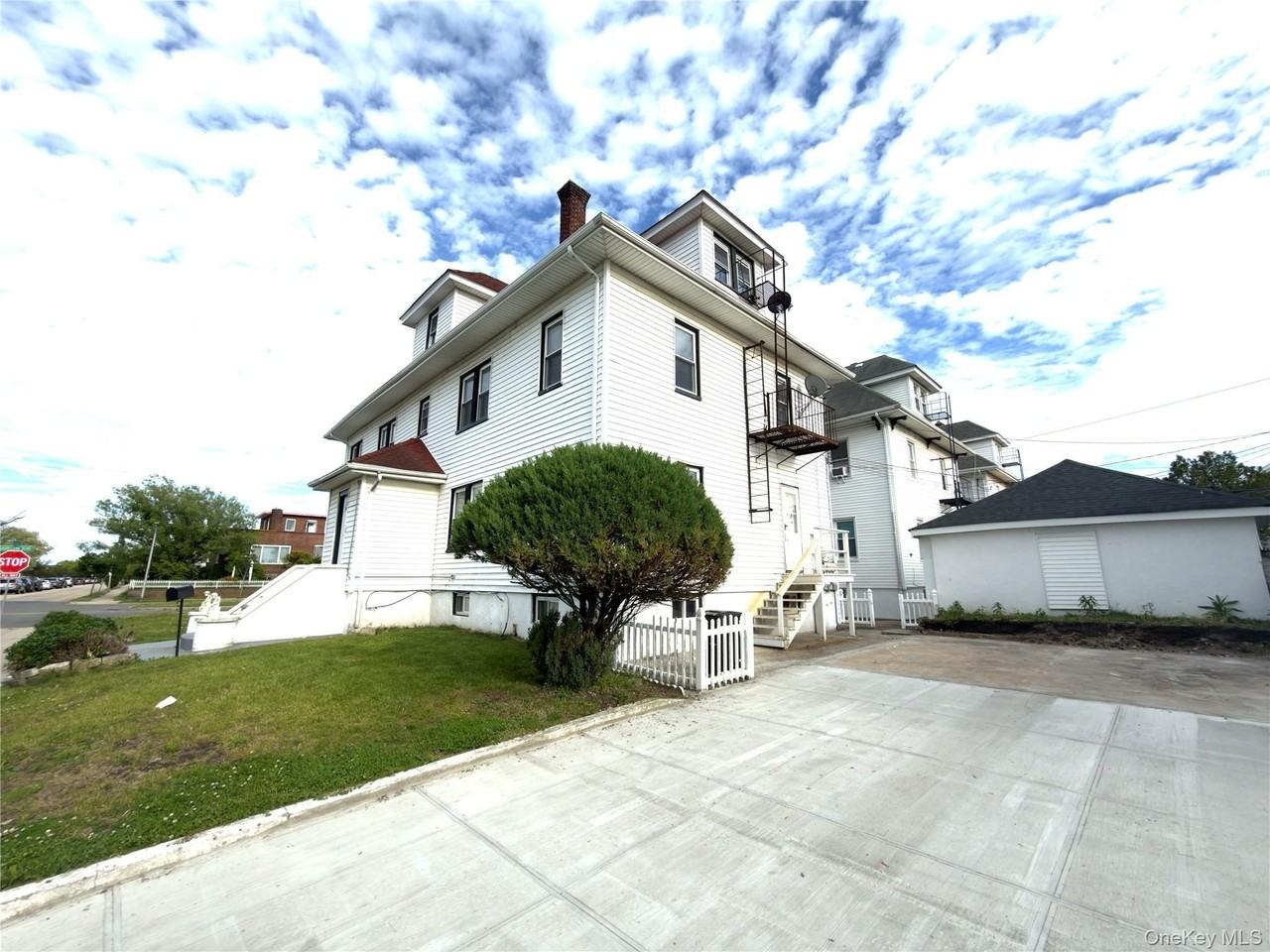 302 W Hudson St - Photo 5 of 22