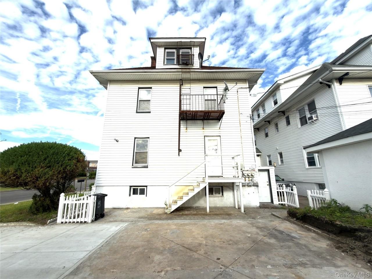 302 W Hudson St - Photo 6 of 22