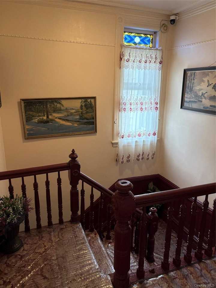 90 Schenck Ave - Photo 2 of 9