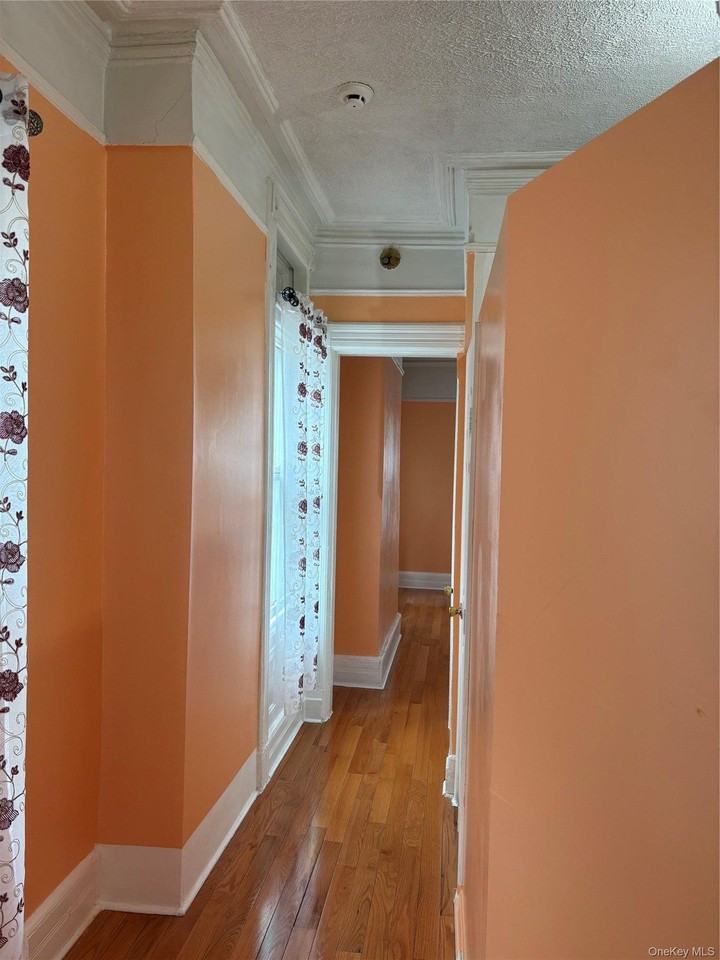 90 Schenck Ave - Photo 6 of 9