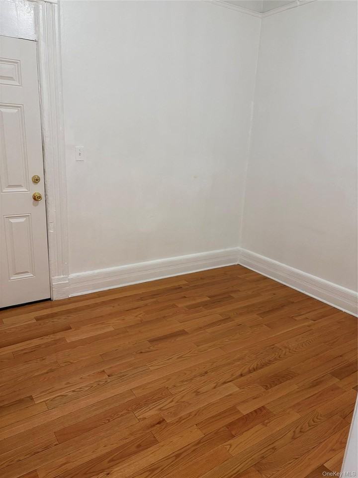 90 Schenck Ave - Photo 7 of 9