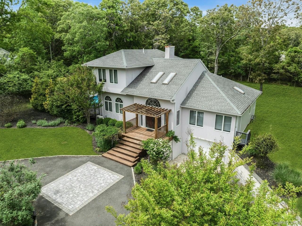 35 Bay Ave W - Photo 2 of 43