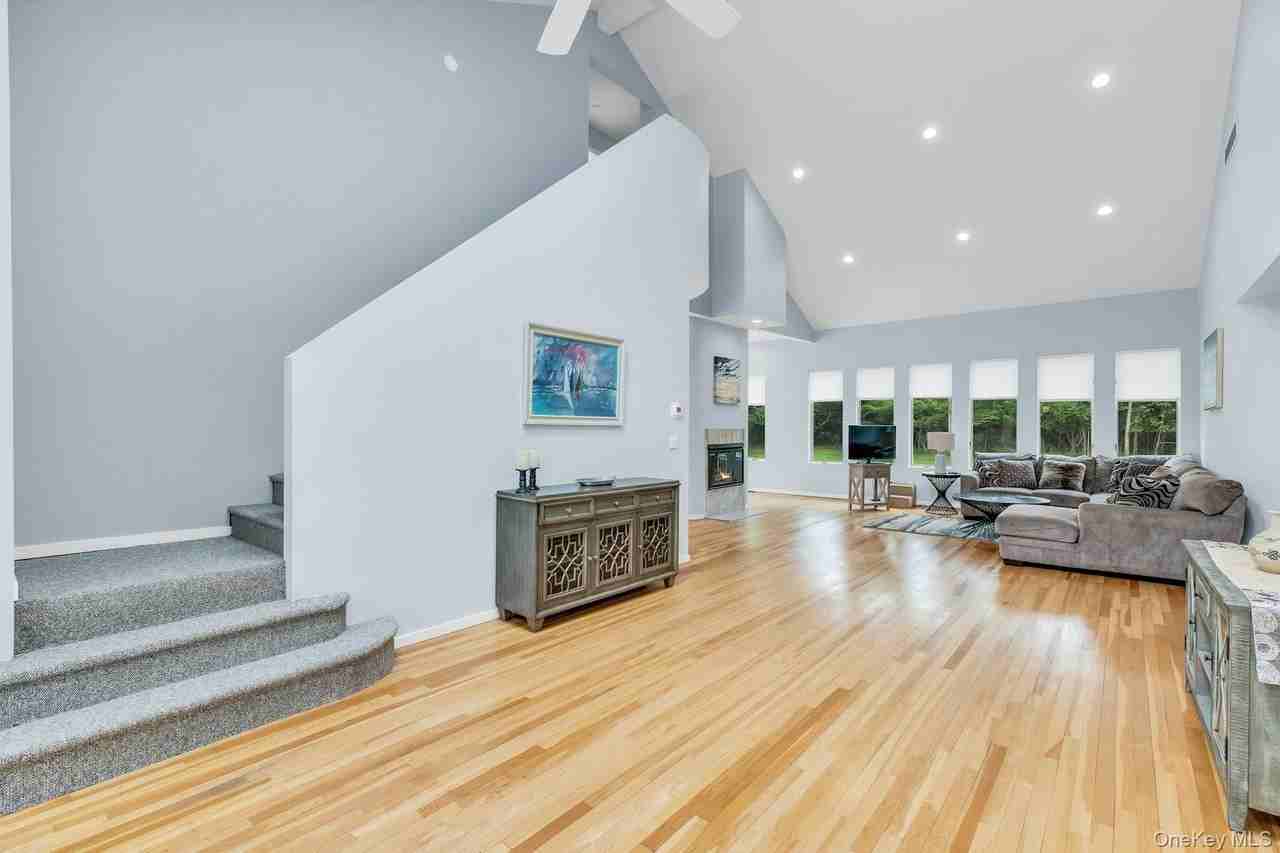35 Bay Ave W - Photo 6 of 43