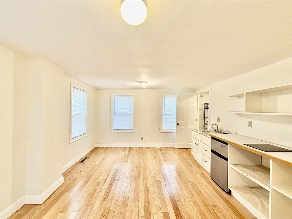 19 Common St #2 - Photo 2 of 9