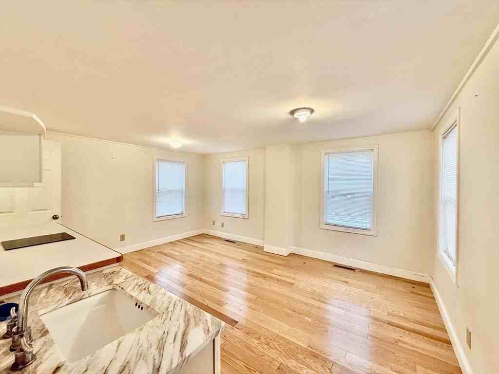 19 Common St #2 - Photo 4 of 9