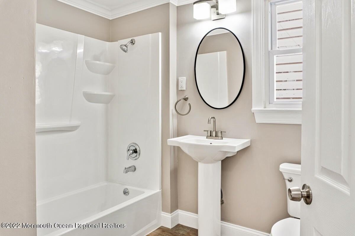 907 Bond St #1 - Photo 5 of 18