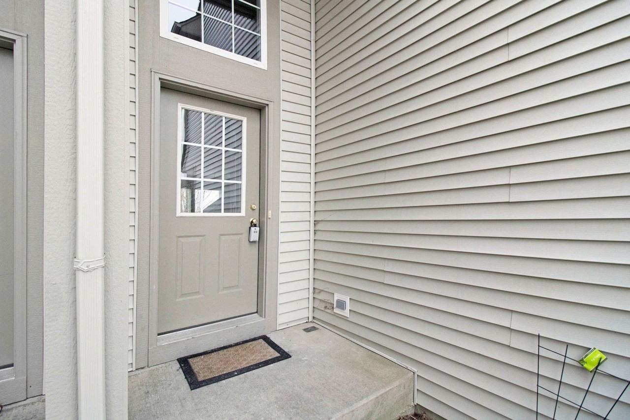 409 Metropolitan St - Photo 2 of 20