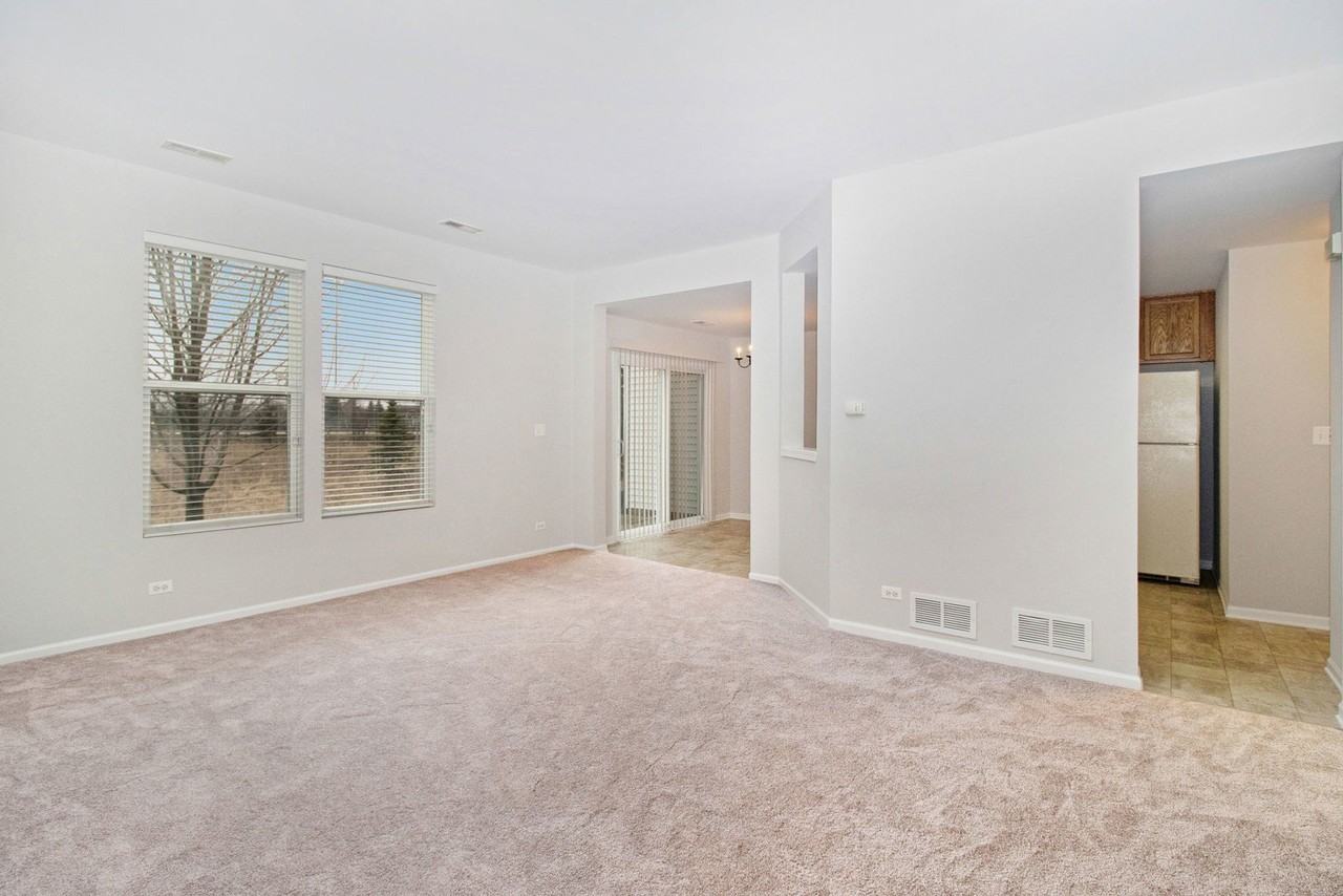 409 Metropolitan St - Photo 3 of 20