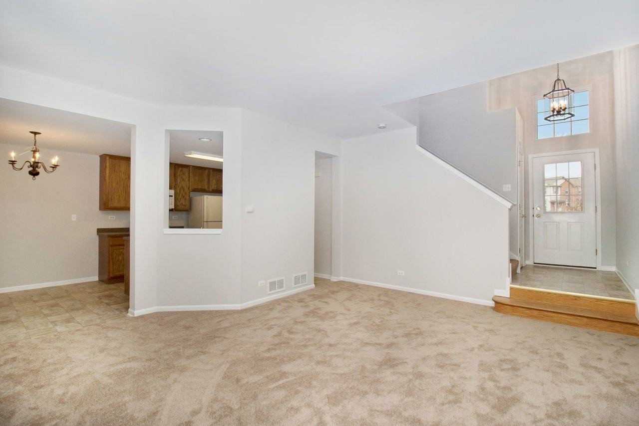 409 Metropolitan St - Photo 4 of 20