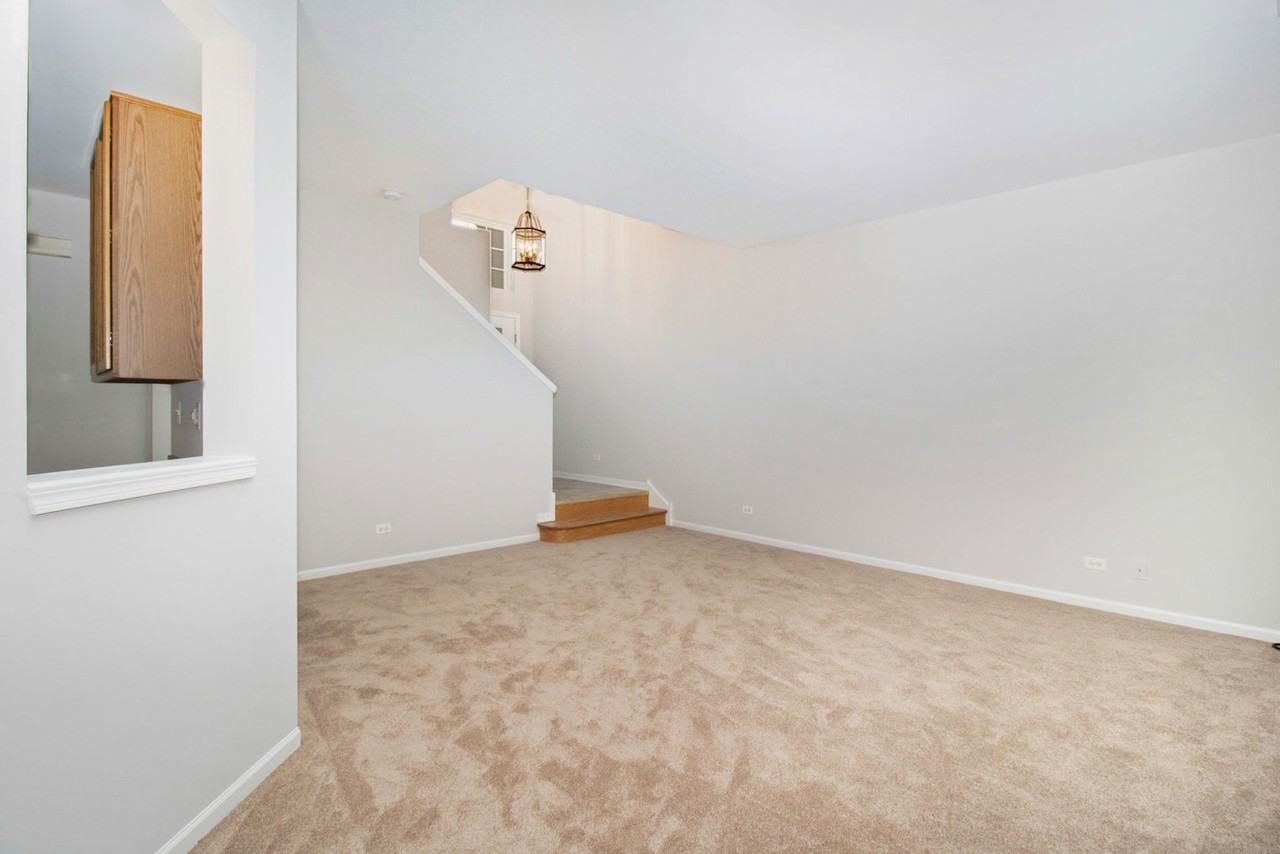 409 Metropolitan St - Photo 5 of 20