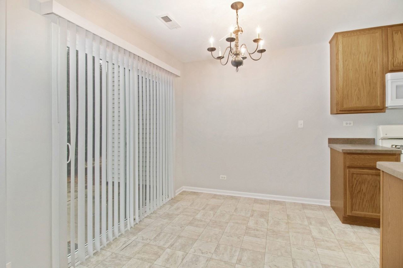 409 Metropolitan St - Photo 6 of 20