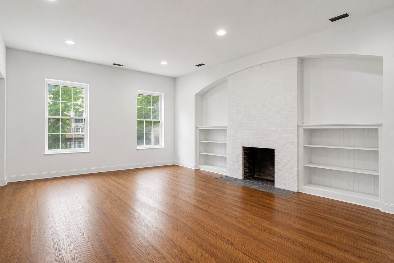 6914 N Sheridan Rd #2 - Photo 2 of 14