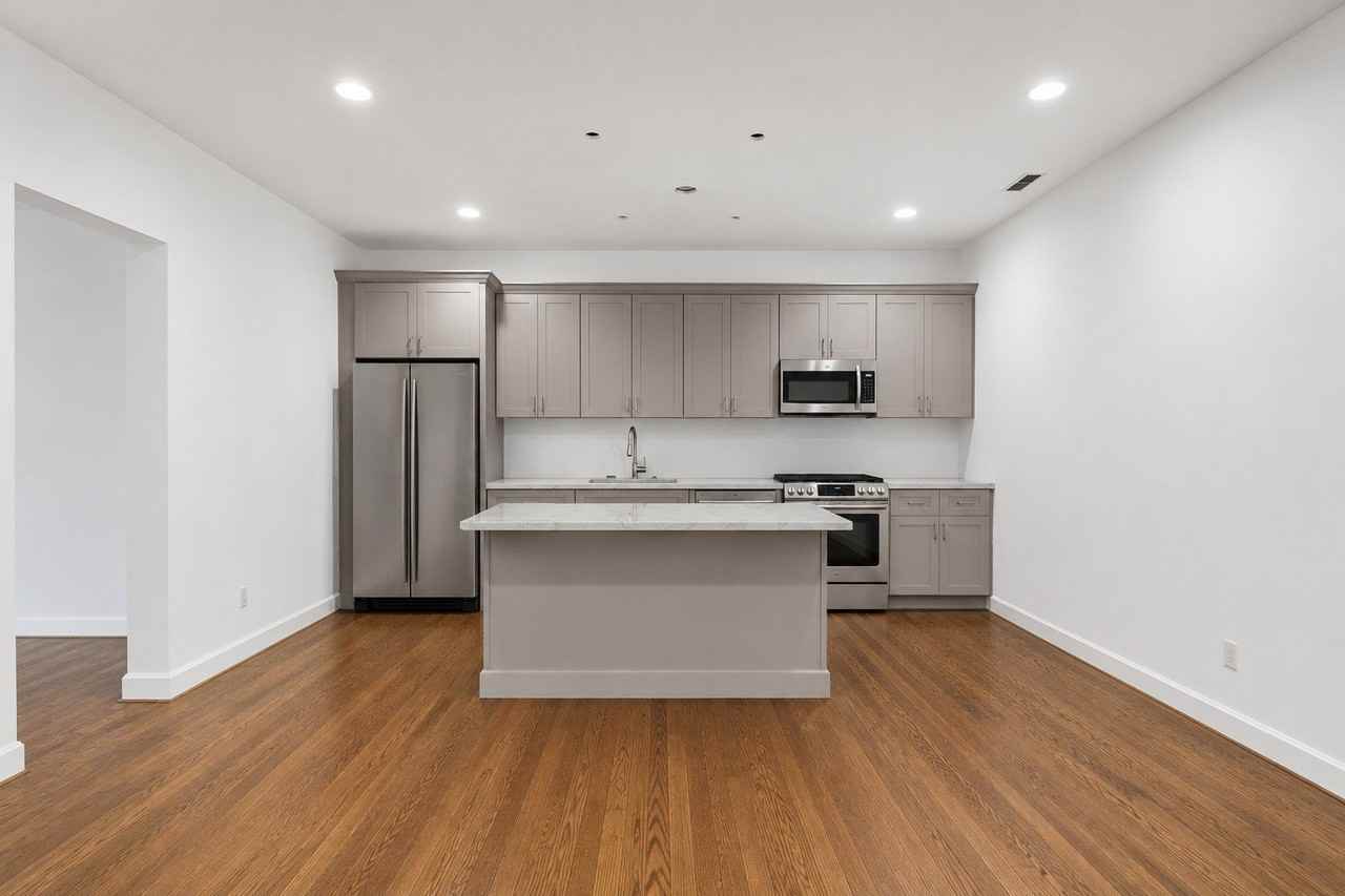 6914 N Sheridan Rd #2 - Photo 7 of 14