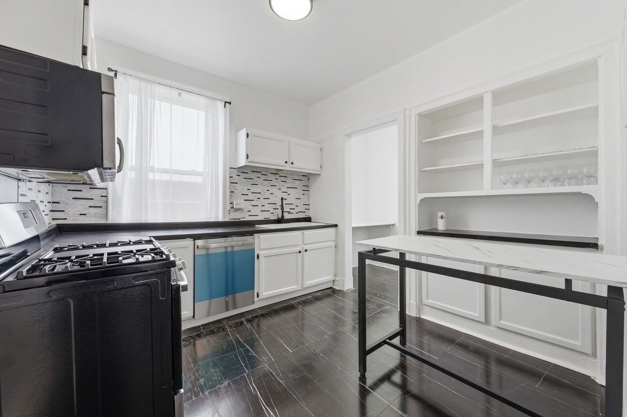 7000 S Paxton Ave #3 - Photo 5 of 10