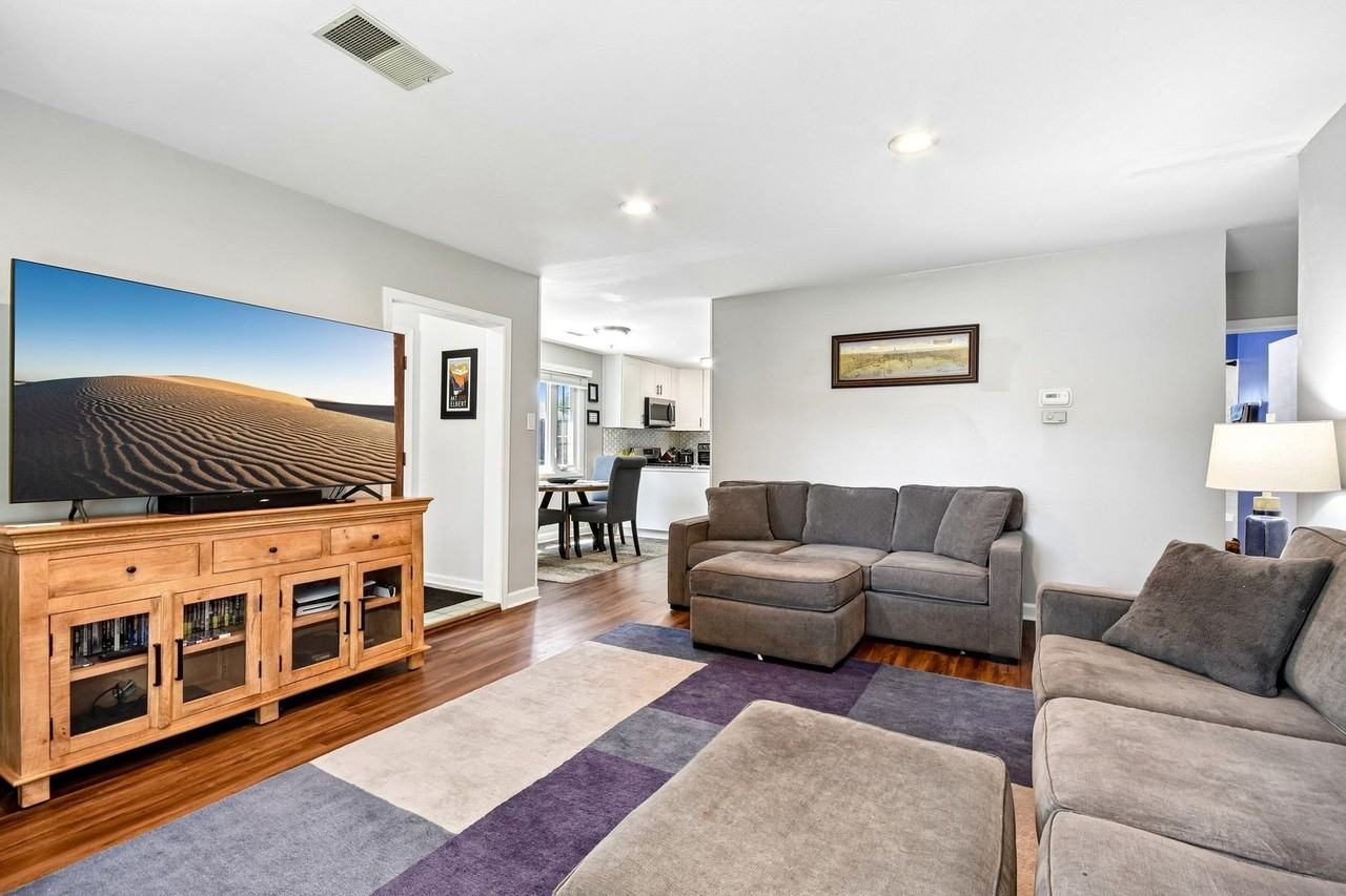 728 N Kennicott Ave - Photo 3 of 19