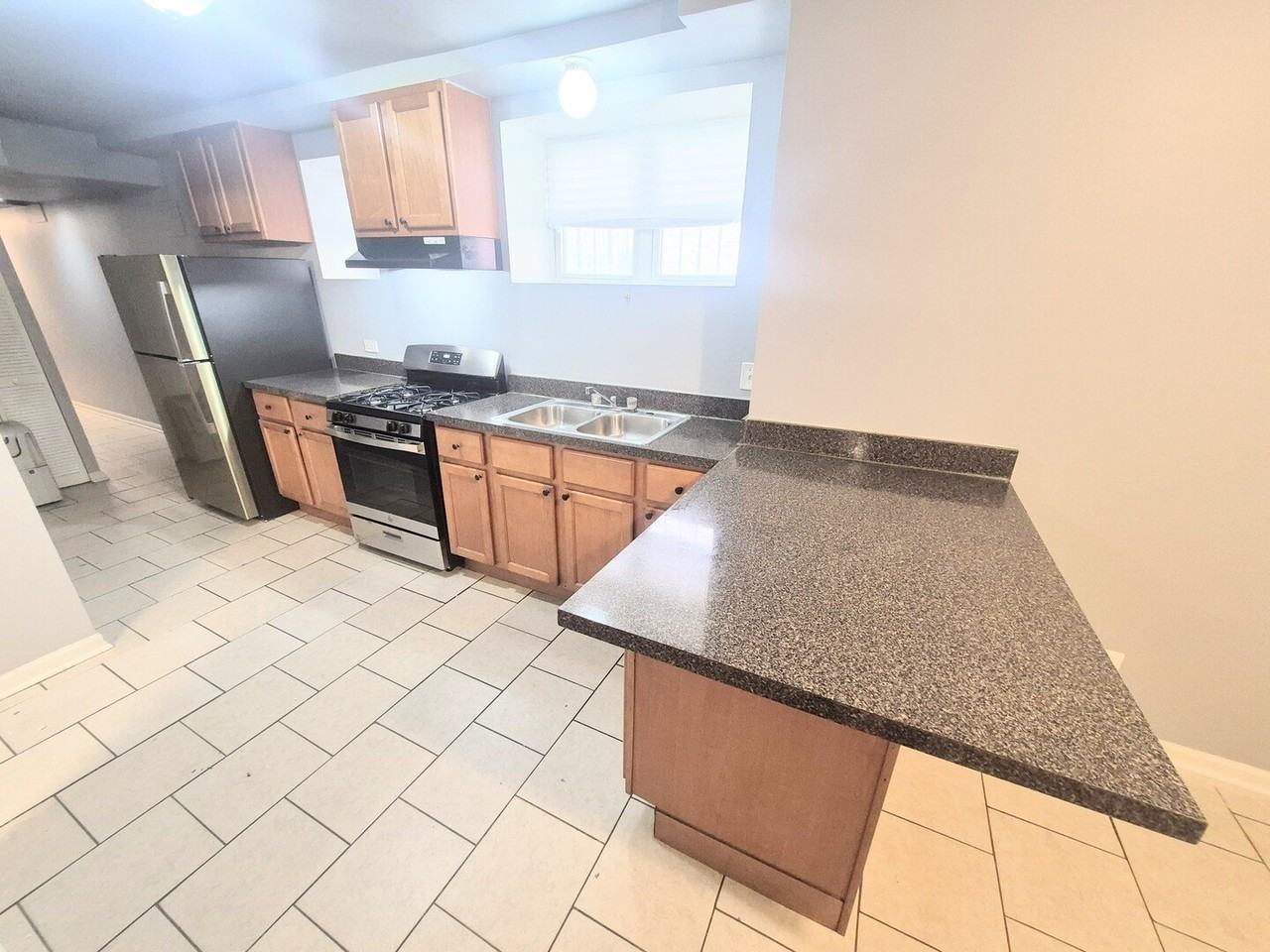 6030 S Eberhart Ave #B - Photo 3 of 6