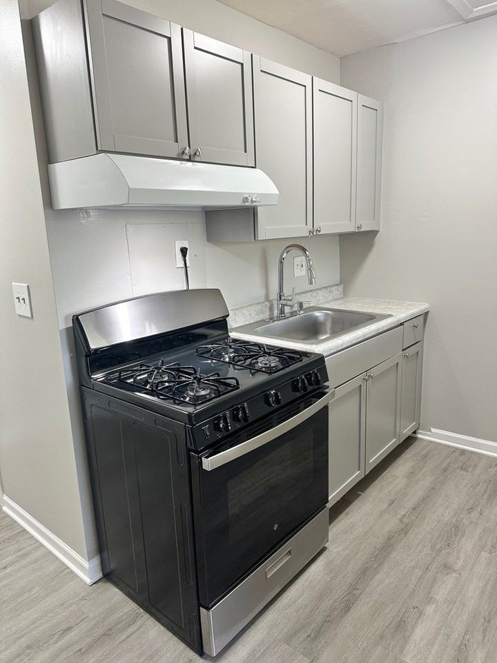 1940 Mark Ave #7 - Photo 2 of 9