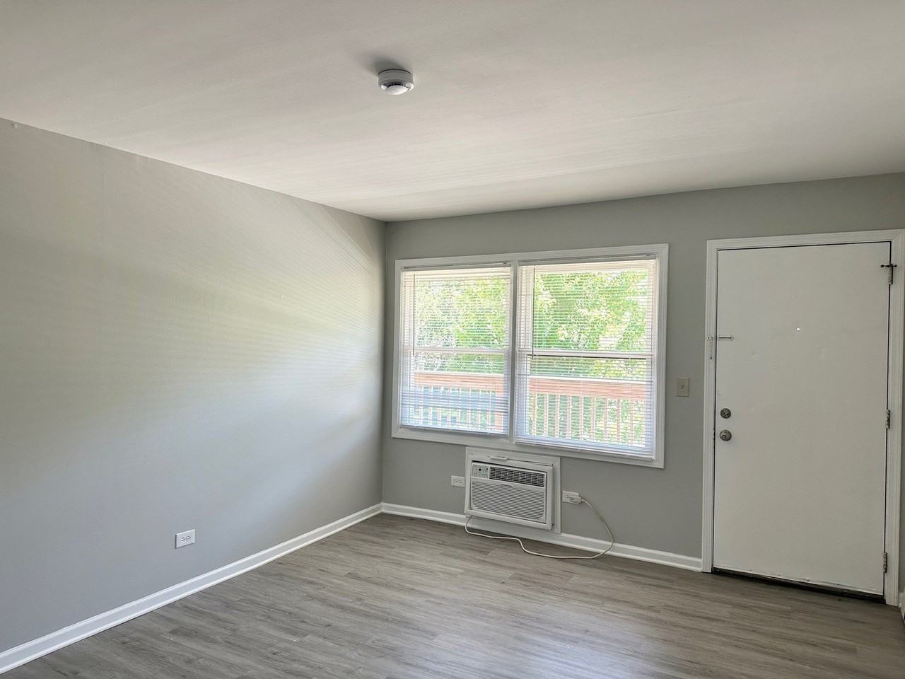 1940 Mark Ave #7 - Photo 6 of 9