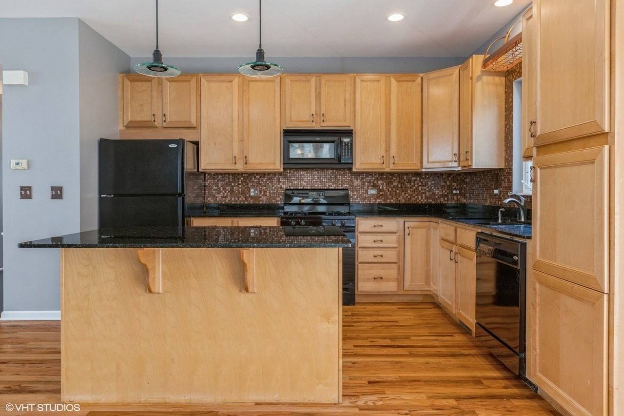 3238 N Kilbourn Ave #14 - Photo 4 of 16