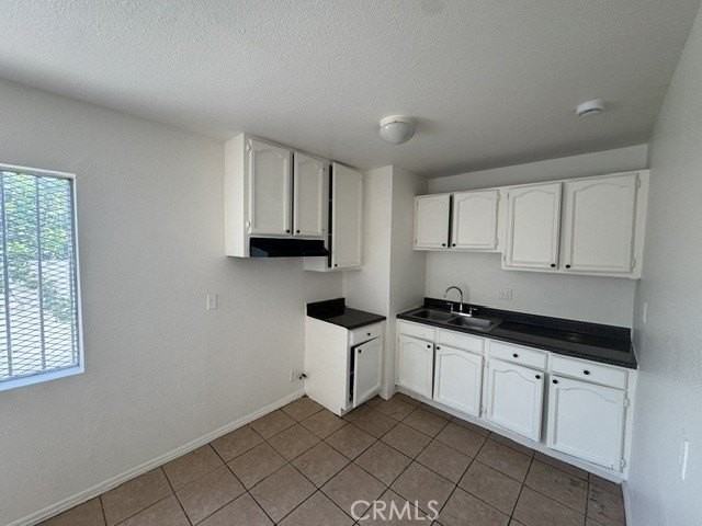 807 E Vernon Ave #2 - Photo 5 of 12