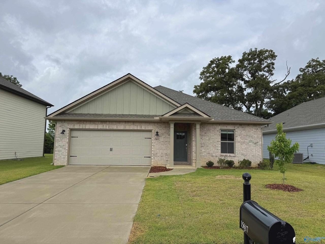 15617 Ruthie Lynn Dr - Photo 2 of 20