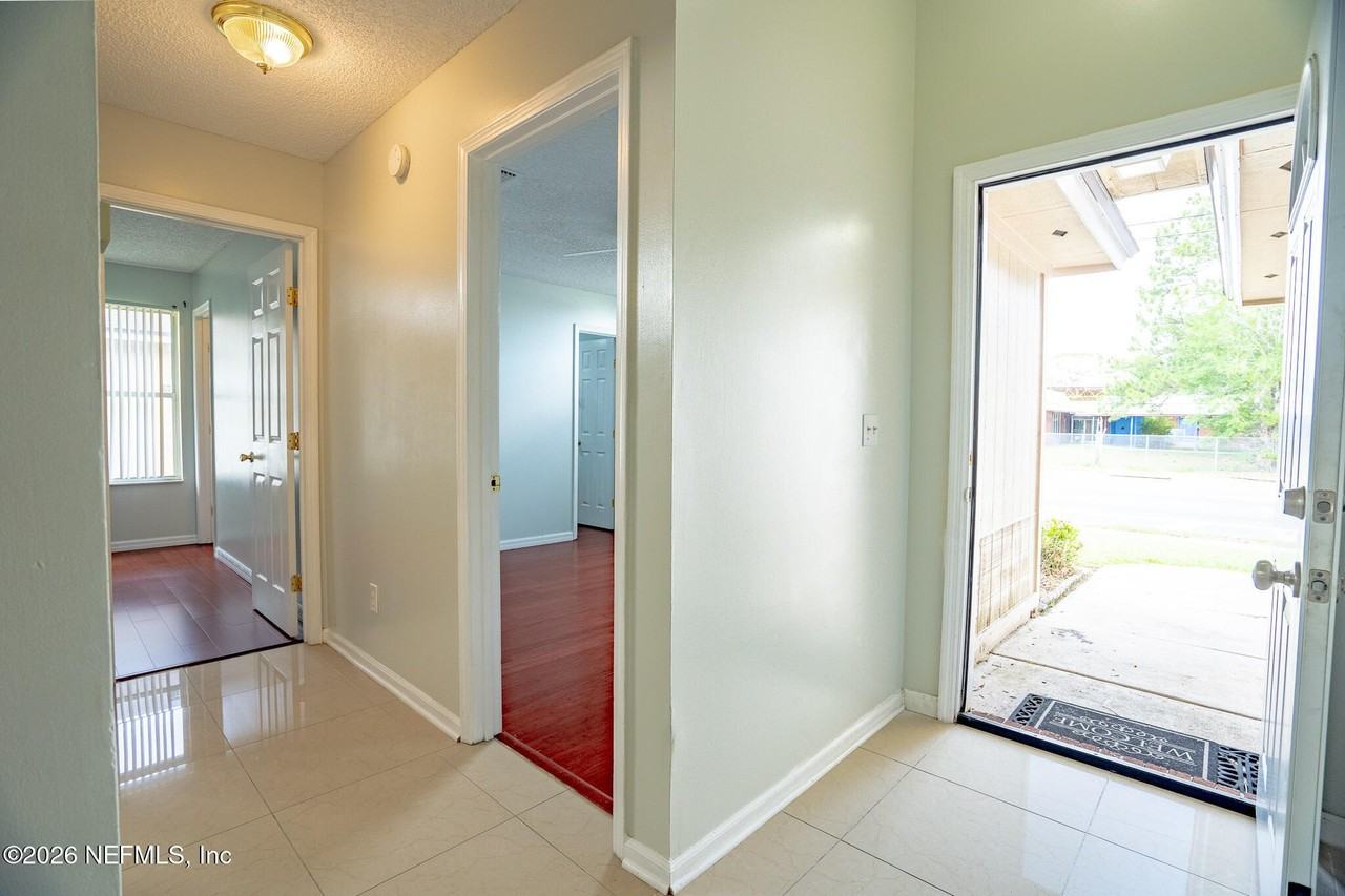 2441 University Blvd S - Photo 6 of 29