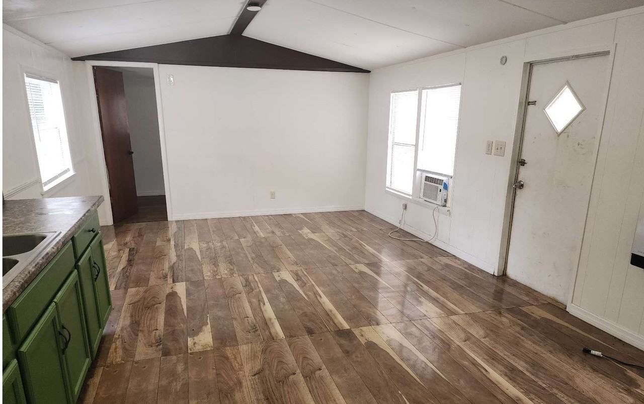 320 Nw Ridgewood Ave - Photo 5 of 10