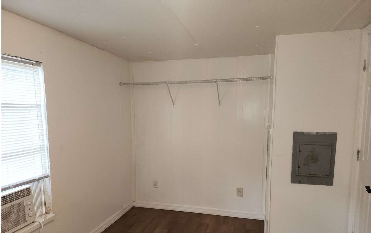 320 Nw Ridgewood Ave - Photo 7 of 10