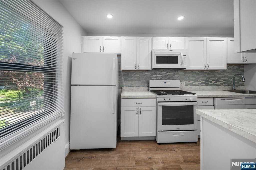 90 Tracey Pl #H1 - Photo 3 of 20
