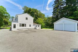 featured image of 42 W Ridgewood Ave