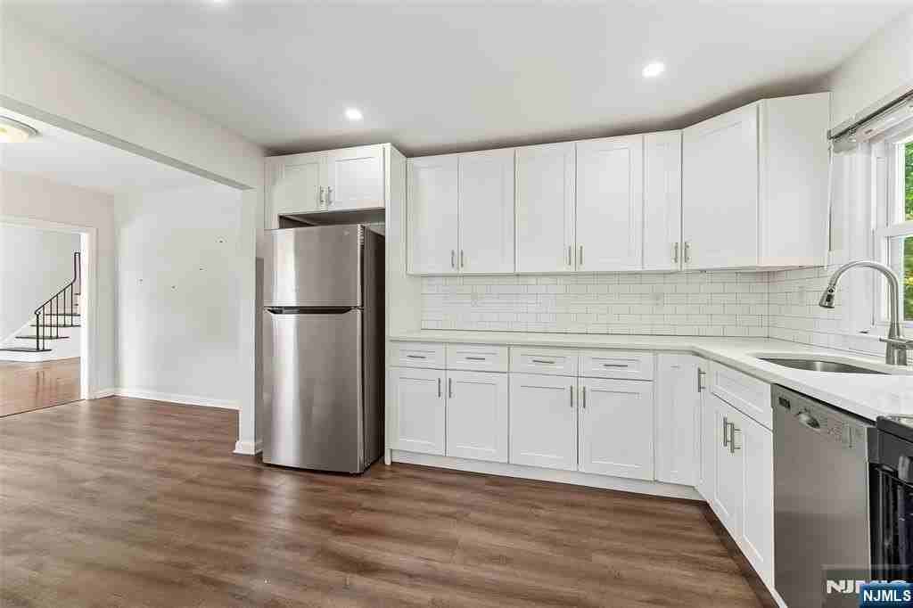42 W Ridgewood Ave - Photo 5 of 23