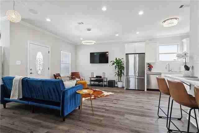 2101 Conti St - Photo 3 of 16