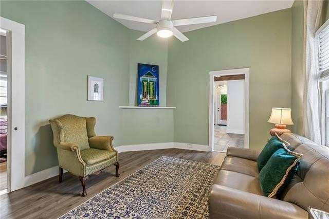 2115 Chippewa St - Photo 5 of 15