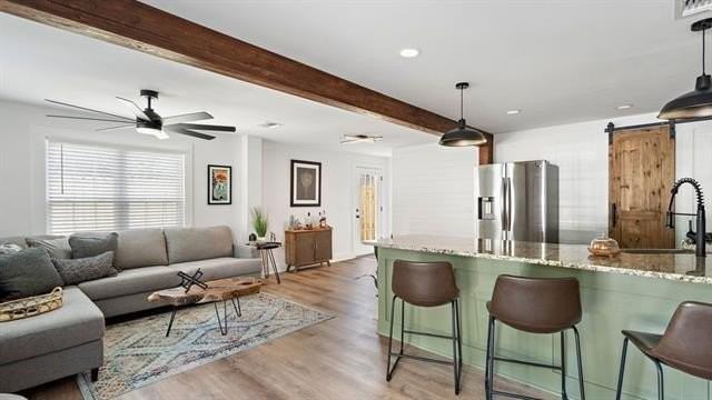 208 S Oak St - Photo 3 of 15