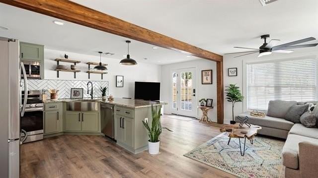 208 S Oak St - Photo 4 of 15