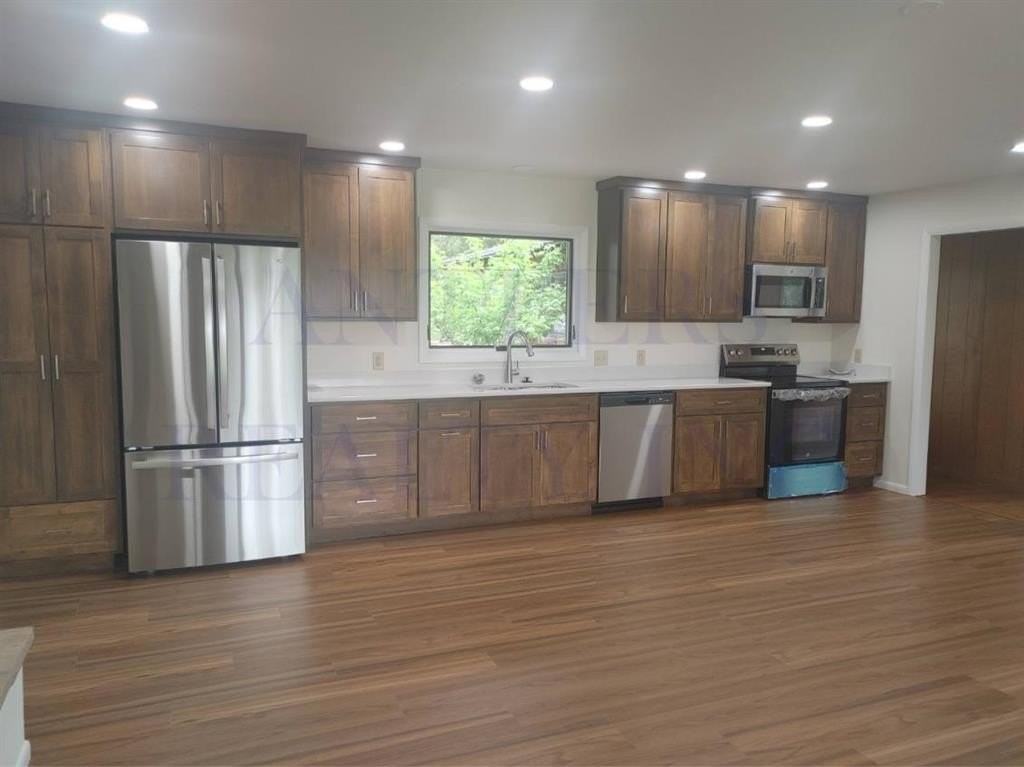 2537 Newton Ave - Photo 2 of 17