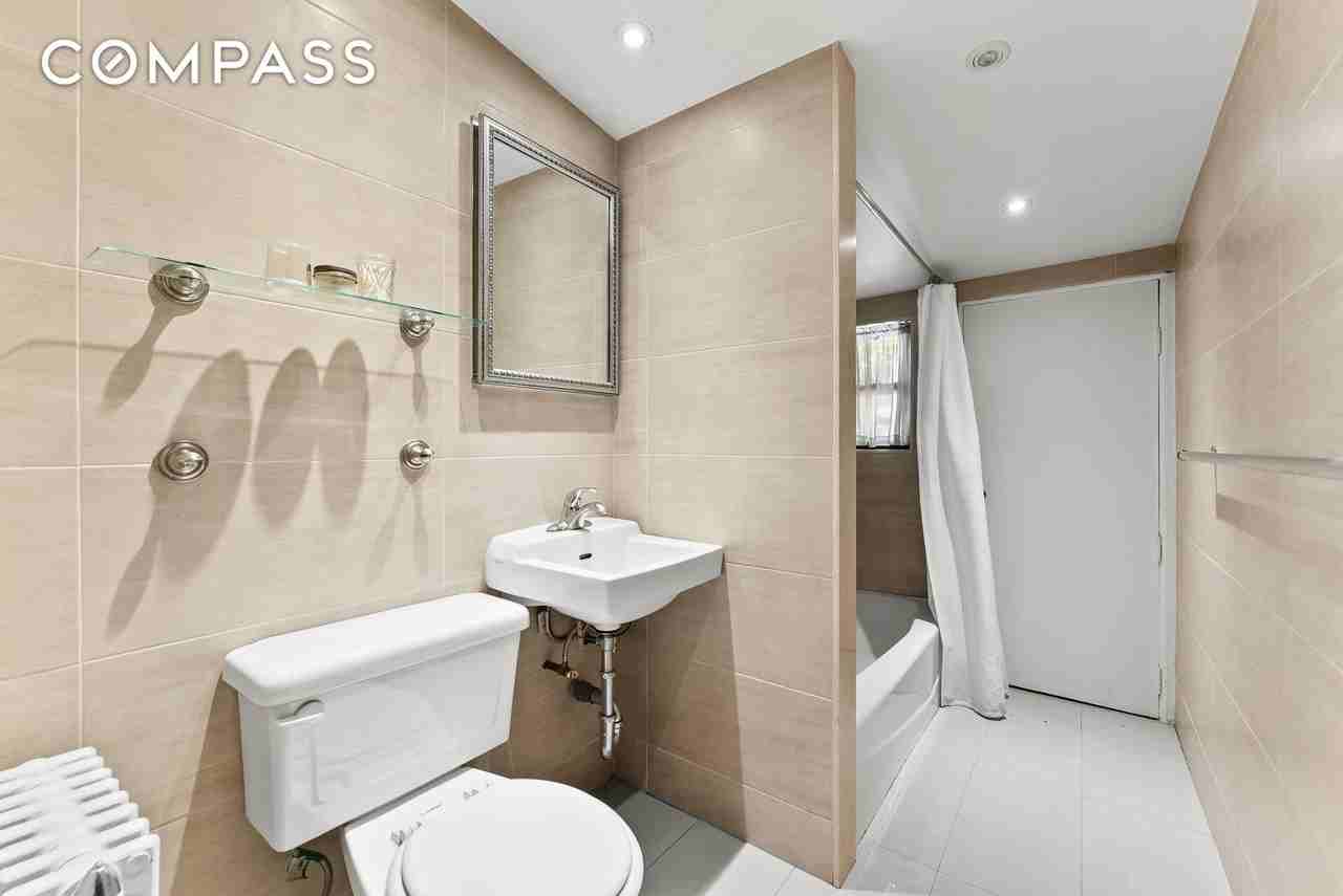318 11th St #1R - Photo 5 of 7