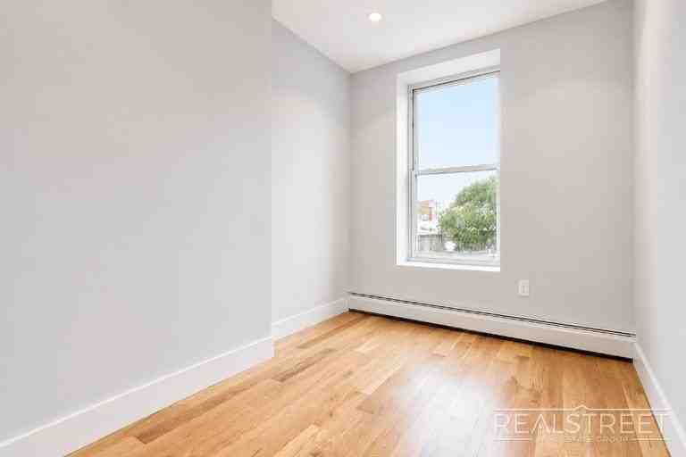 491 Tompkins Ave #3F - Photo 5 of 8