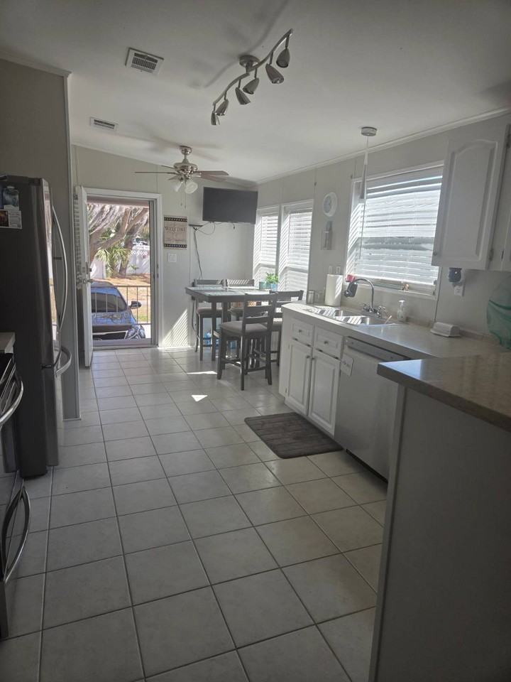 36102 Citrus Blvd - Photo 7 of 15