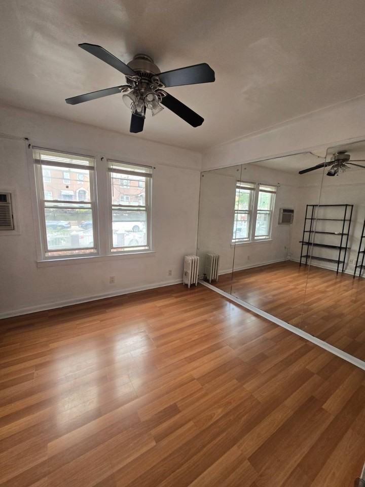 5150 48th St - Photo 4 of 10