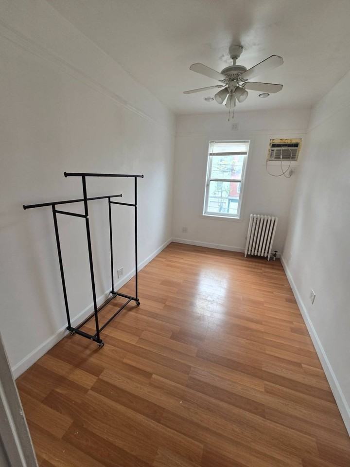 5150 48th St - Photo 6 of 10