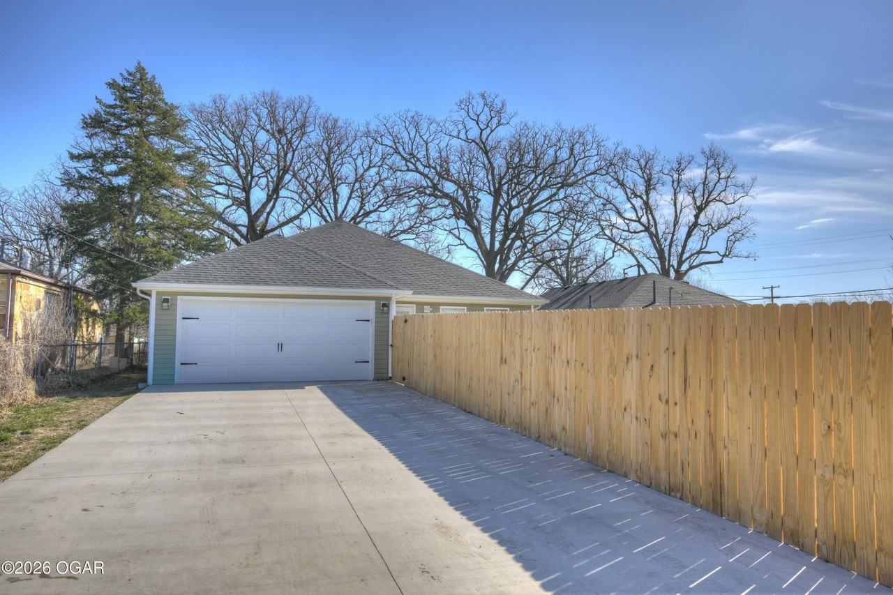 2012 S Connor Ave - Photo 3 of 15