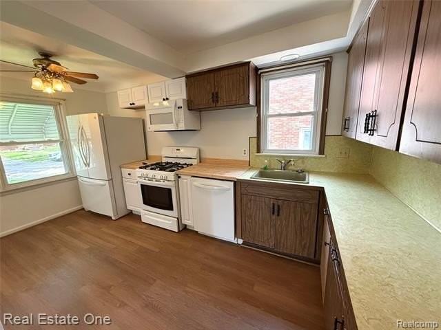 1746 N Denwood St - Photo 5 of 17